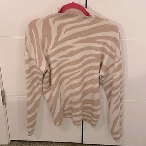 Long sleeve Tahari turtle neck sweater